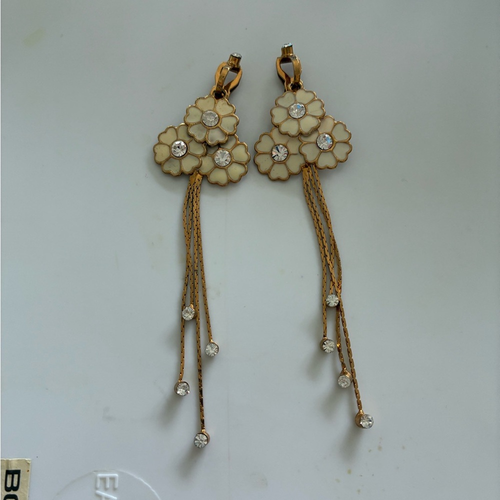 Elegant Floral Dangle Earrings in Gold and Cream